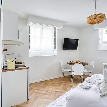 Quiet Air-conditioned - Close To Batignolles Apartment